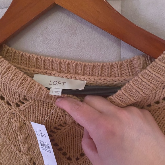 Ann Taylor Loft sweater beautiful beige color - Picture 3 of 5